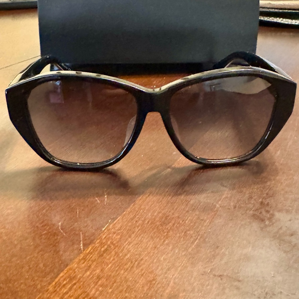 YSL Elegant Black Sunglasses